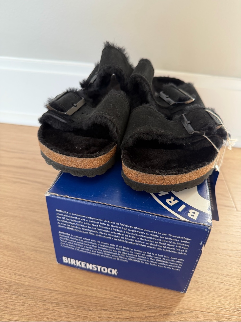 NEW! Birkenstock Black Shearling Arizona Slide Sandals, size 41 - Picture 4 of 4